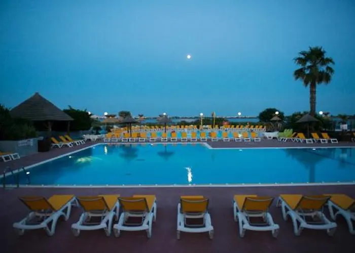 Bt - Le Soleia, Confort & Lumiere, 2 Ch, 2 Sdb, Entre Et Petite Camargue, Super Equipe Parque de Campismo 4*